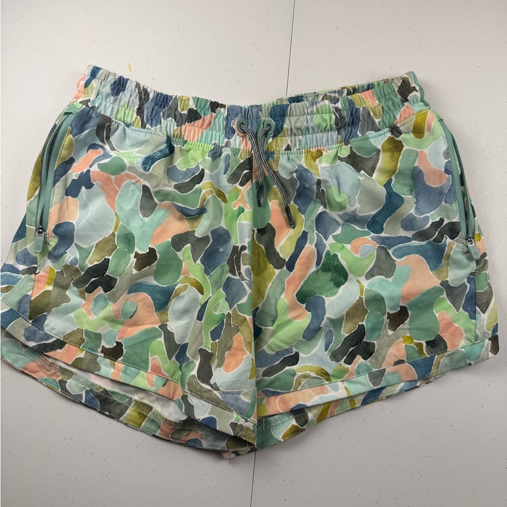 Athleta Girl Elastic Waist Casual Shorts in Multi-Color Camouflage